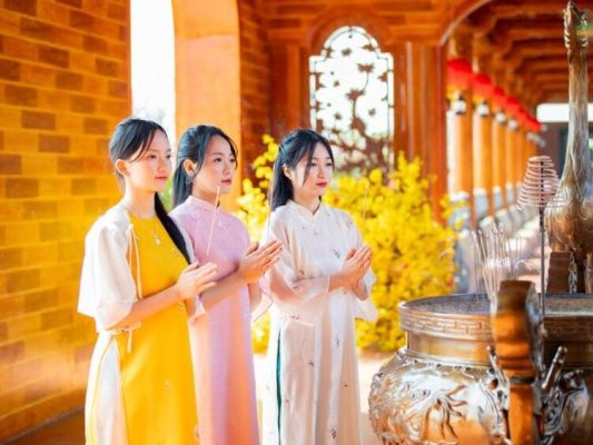 di-chua-ngay-tet (1)